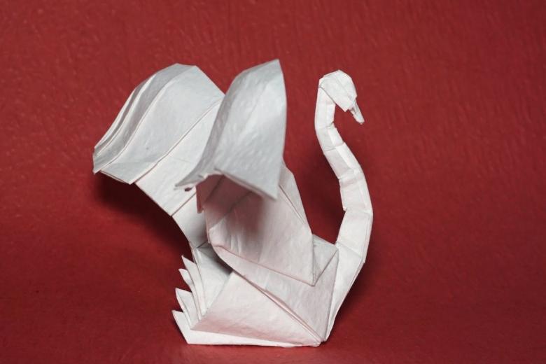 Как сделать лебедя из бумаги: инструкция для начинающих