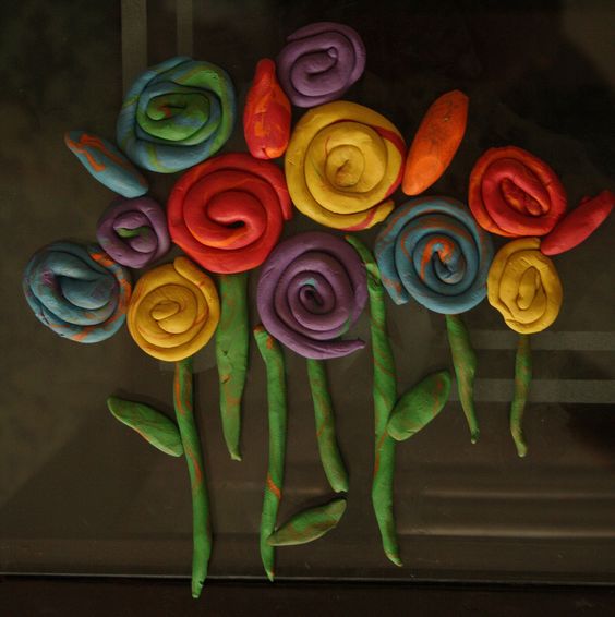 http://mumpaintslives.blogspot.com/2011/04/clay-flowers.html