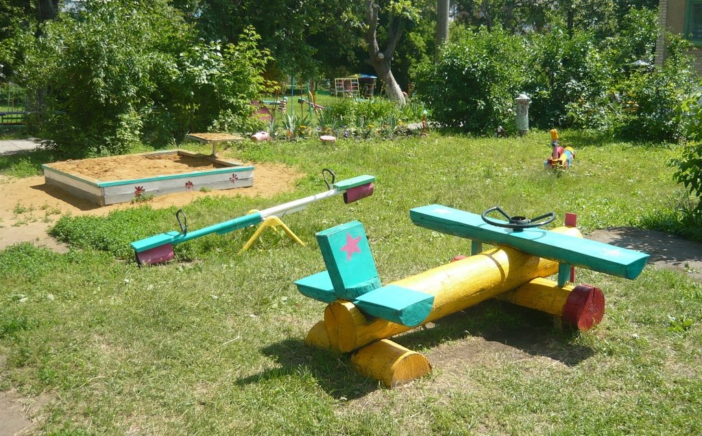 Оформление площадки детского сада в летний период своими руками с фото