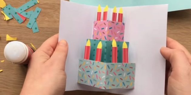 Открытка на день рождения своими руками: вырежьте свечки и приклейте к торту