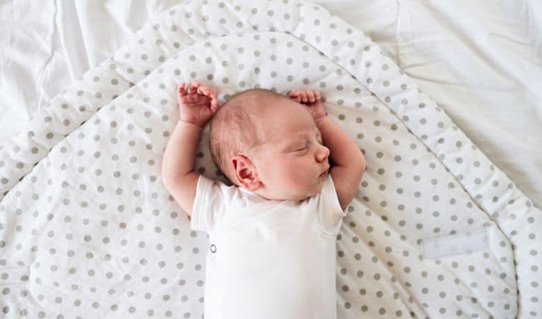 Сколько должен спать новорожденный в 1 месяц
